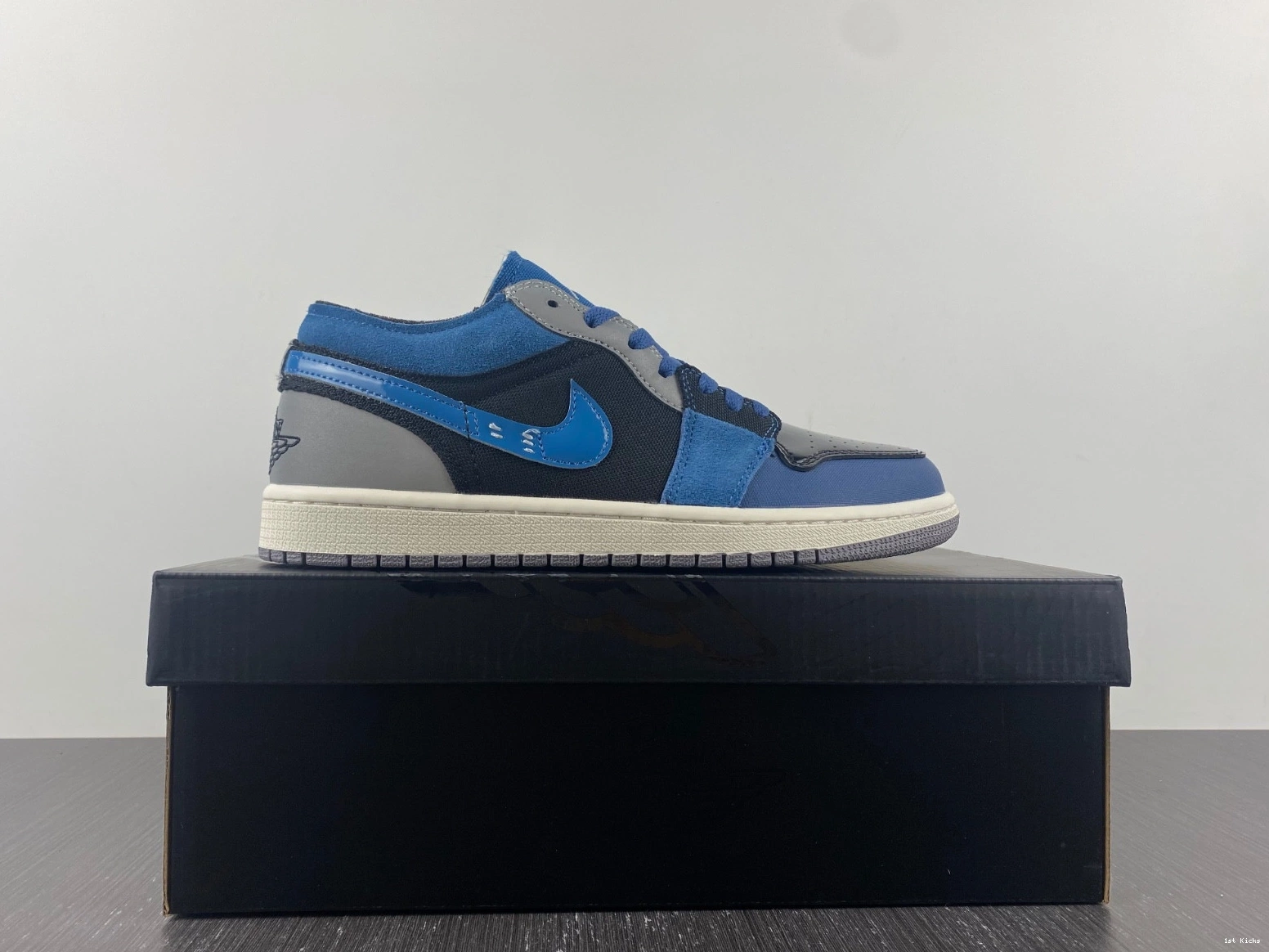 DR8867-400 Jordan Air Navy 1 Low Craft 0412